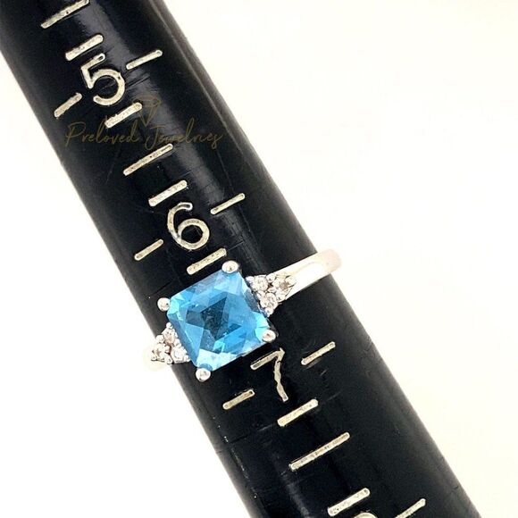 14k London Topaz / 6 Diamonds Ring - Picture 10 of 11